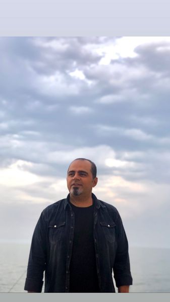 رضا مولایی در زیر آسمان شهر + عکس