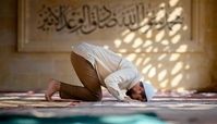 نحوه خواندن نماز شب اول قبر + احکام مهم و پاسخ به چند سوال
