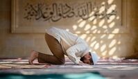 نحوه خواندن نماز شب اول قبر + احکام مهم و پاسخ به چند سوال