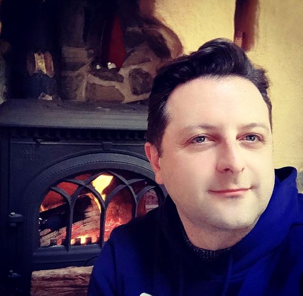 علی پهلوان در خانه شیکش + عکس