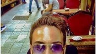 استایل بنفش رنگ بازیگر بچه مهندس در یک کافه + عکس