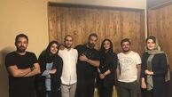 عکس سارا خوئینی ها در پشت صحنه تئاتر کامران تفتی
