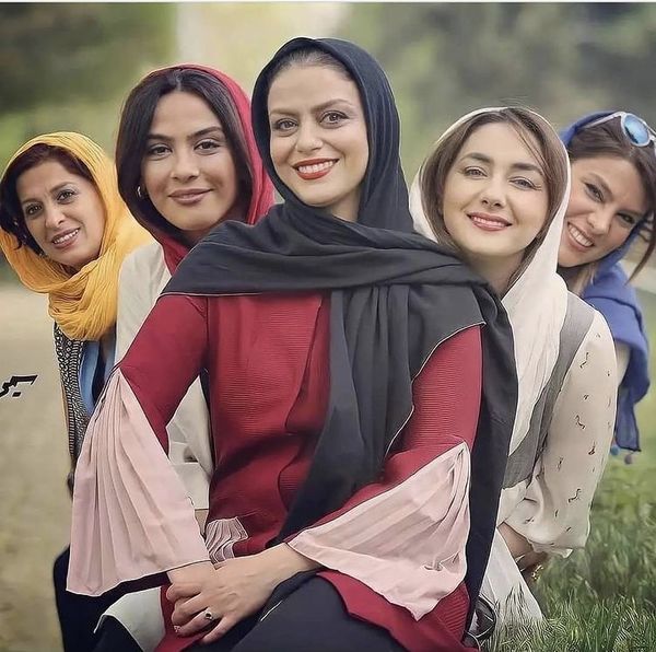 شبنم فرشادجو و دوستانش در باغ + عکس