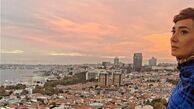 عکس زیبای مینا وحید  با نمایی از شهر