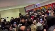 با هجوم طرفداران آرش و مسیح مردم زیر دست و پا ماندند + عکس