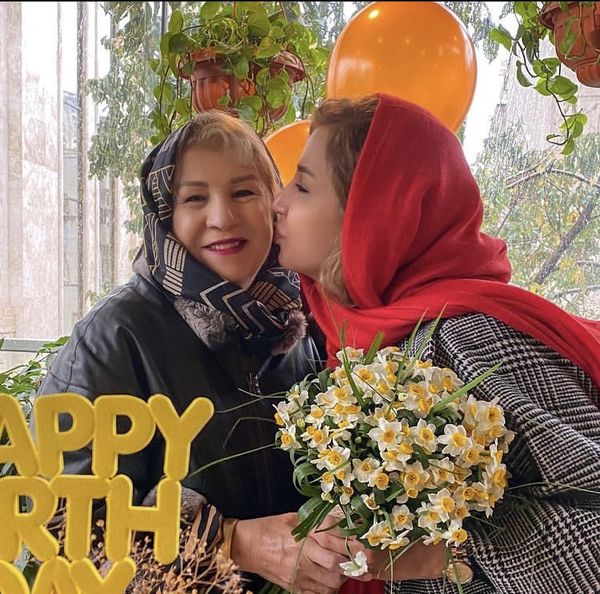 بوسه شبنم قلی خانی بر گونه های مادرش + عکس
