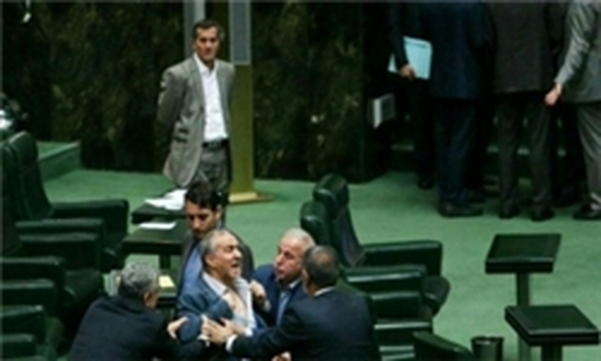 نامه‌ای که باعث یقه چاک کردن در مجلس شد!