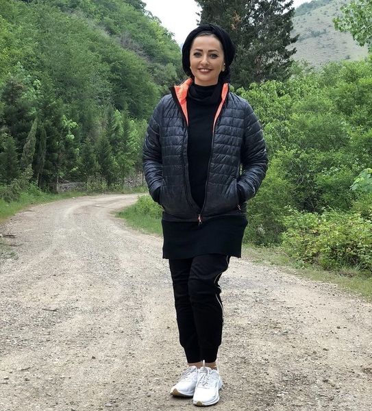 طبیعت گردی خانم بازیگر جوان + عکس