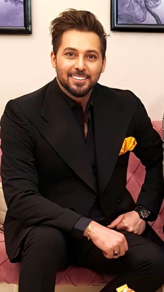 کت و شلوار متفاوت دانیال عبادی + عکس