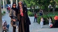 شیراز گردی خانم مجری و دوستش + عکس