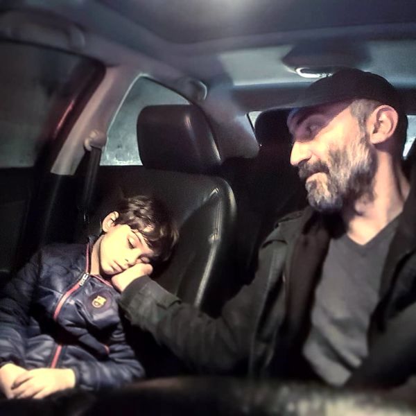 هادی حجازی فر و پسرش در ماشین + عکس