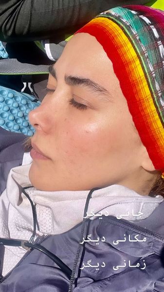 خوابیدن خانم بازیگر زیر نور آفتاب + عکس