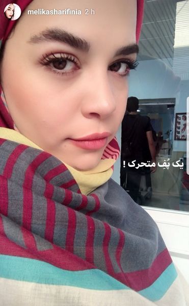 چهره خوابالوی ملیکا شریفی نیا در محل کار + عکس