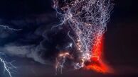 لحظه برخورد صاعقه با برج میلاد+ فیلم