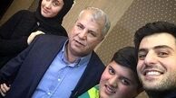 علی ضیا در کنار علی پروین و نوه هایش + عکس