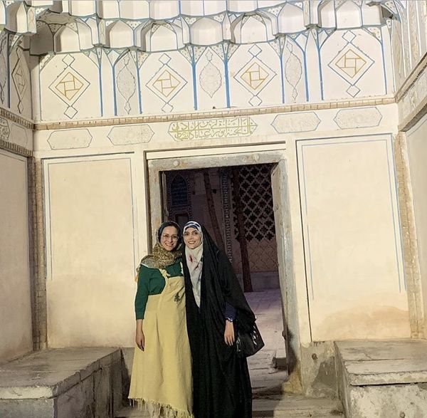 مژده لواسانی و دوستش در اماکن‌ تاریخی + عکس