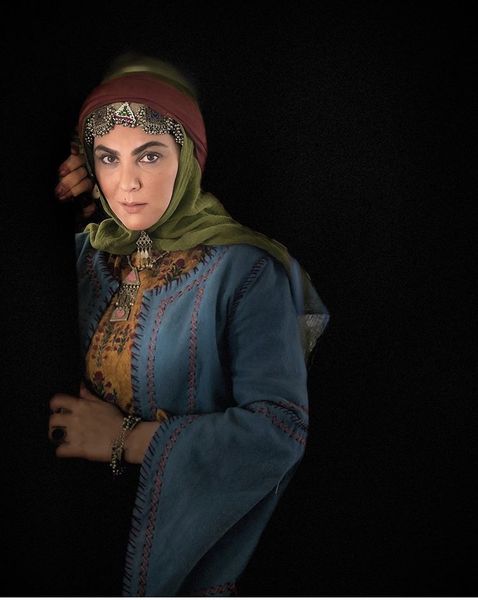 لاله اسکندری با لباس محلی + عکی