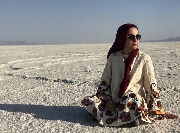 مارال فرجاد در دل کویر + عکس