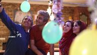 سلفی گرفتن مازیار فلاحی با دوستان معروفش + عکس