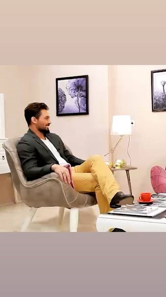 شلوار زرد رنگ دانیال عبادی + عکس