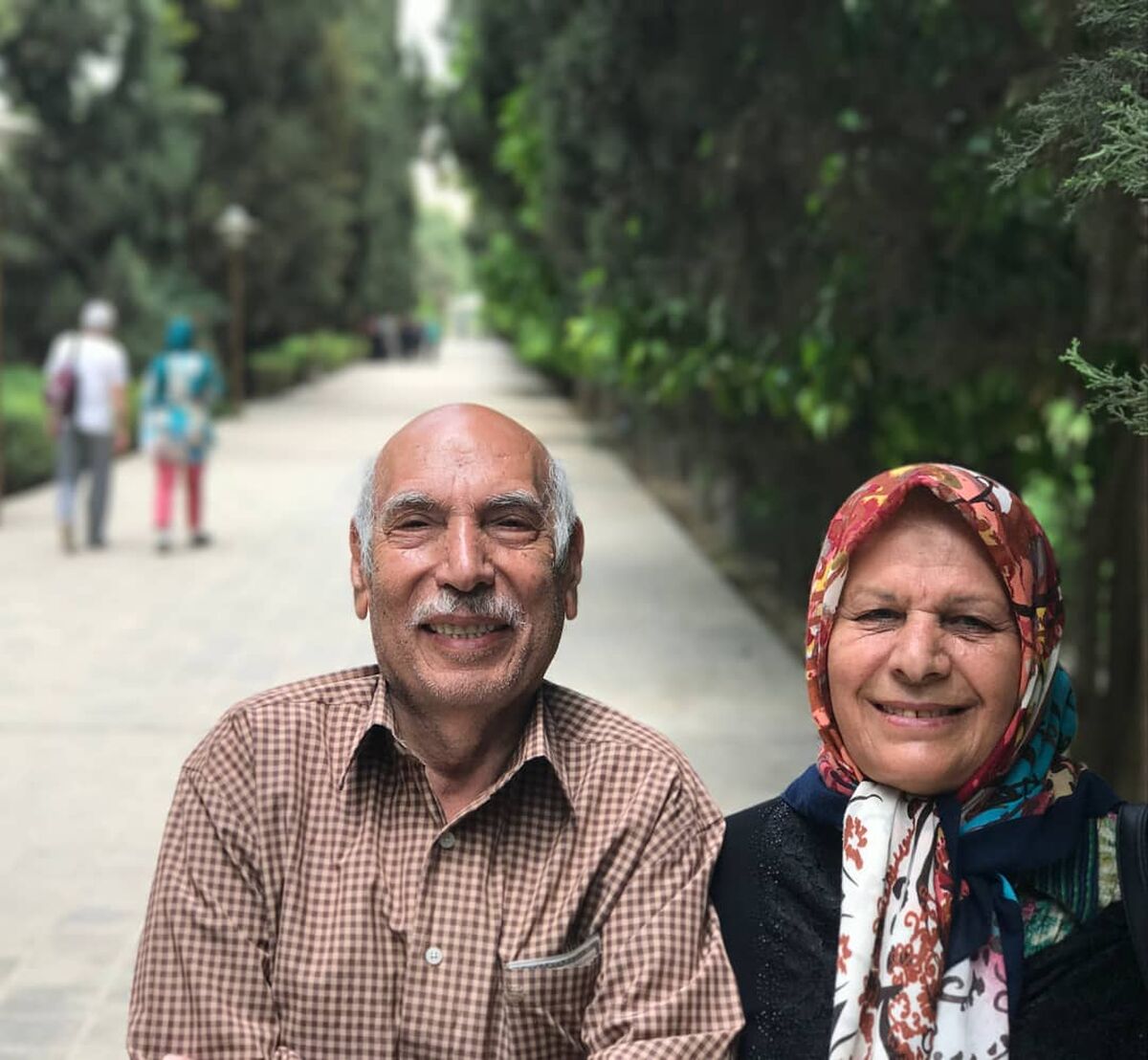 پدر و مادر محمد بحرانی در پارک + عکس