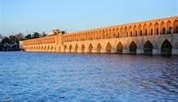 جاری شدن آب در زاینده رود