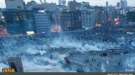 نبرد تظاهرکنندگان با پلیس برای بازپس‌گیری میدان تقسیم
