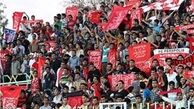 شعار هواداران بیرون مانده علیه سازمان لیگ