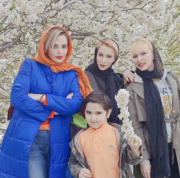 سپیده خداوردی و دوستانشان در میان شکوفه های بهاری + عکس