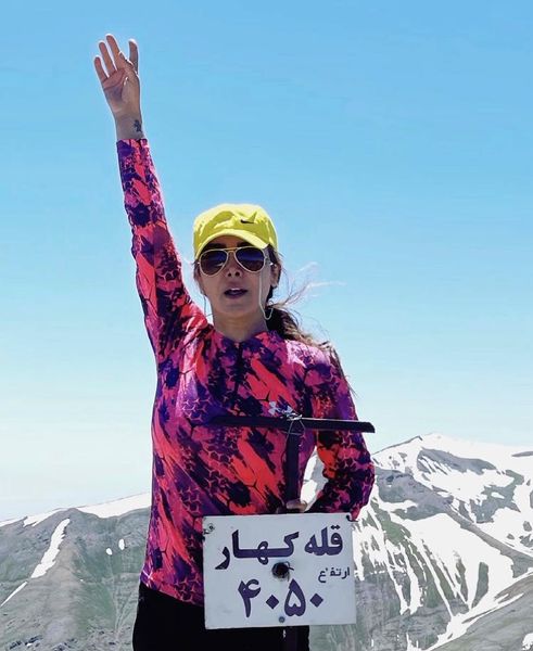 صعود آنا نعمتی به قله کهار + عکس
