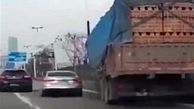 دفن شدن خودرو زیر چند تن آجر +تصاویر