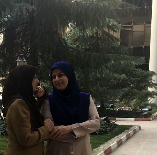 خوش و بش خواهران گوینده خبر در پارک + عکس