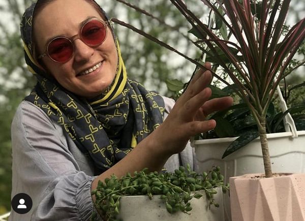 سحر ولد بیگی  در میان گل ها + عکس