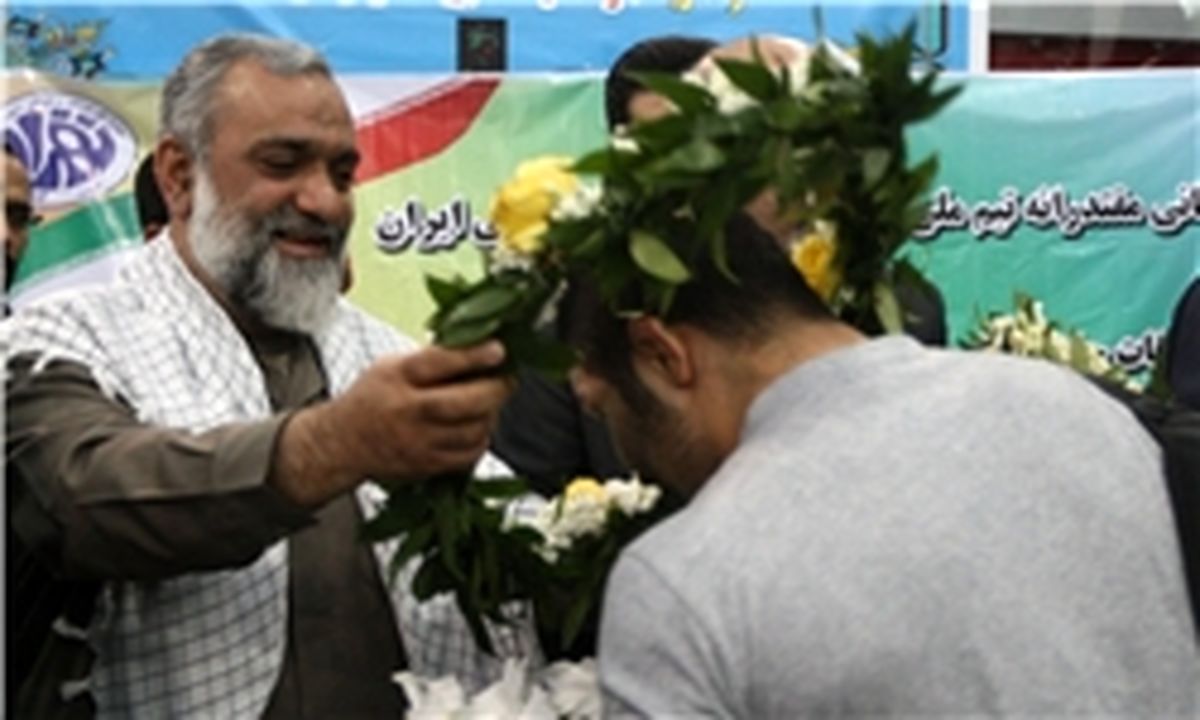 در آینده در جنگ اقتصادی هم مقابل قدرت‌های شرق و غرب به پیروزی می‌رسیم