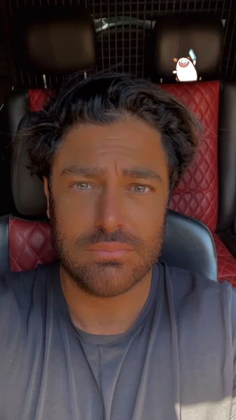 گلزار در ماشین لاکچری جدیدش + عکس