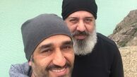 پژمان جمشیدی و رفیقش در کنار دریاچه + عکس