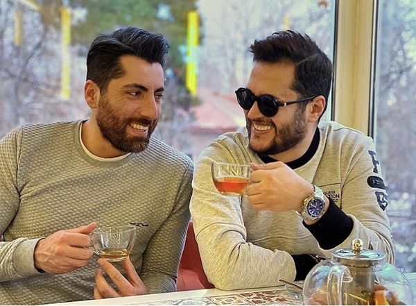 سیاوش خیرابی و دوستش در کافه + عکس