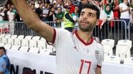 سلفی گرفتن فوتبالیست مشهور با هوادارانش + عکس