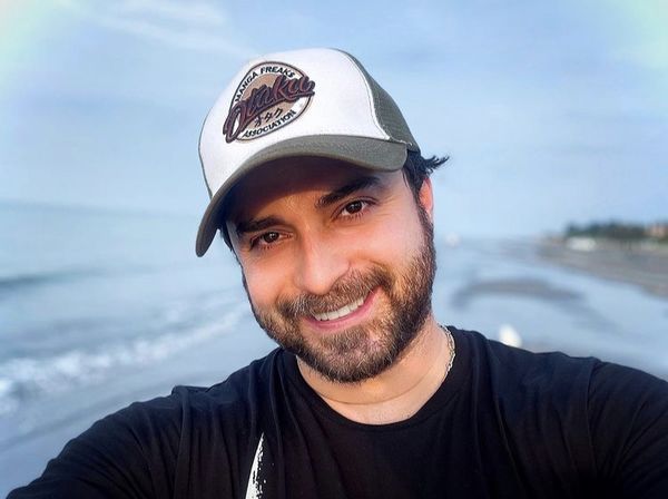 سلفی لب دریایی بابک جهانبخش + عکس