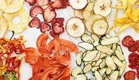 تهیه میوه خشک خانگی با چند روش ساده  ؛ میان‌وعده‌ای سالم و خوشمزه به سادگی آب خوردن !