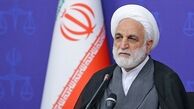 واکنش شدید اژه ای به عکسش روی لوح یادبود !