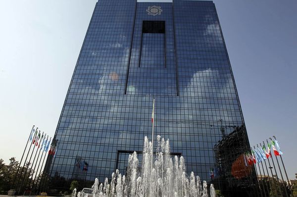 عرضه ۳۲۲ میلیون دلار در سامانه نیما/ نرخ ارز کاهش یافت
