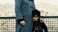 کودکی علی شادمان در آغوش مادرش + عکس
