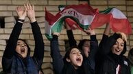 زنان ایرانی به استادیوم سرپوشیده آزادی رفتند (عکس)
