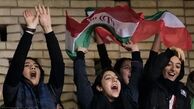 زنان ایرانی به استادیوم سرپوشیده آزادی رفتند (عکس)