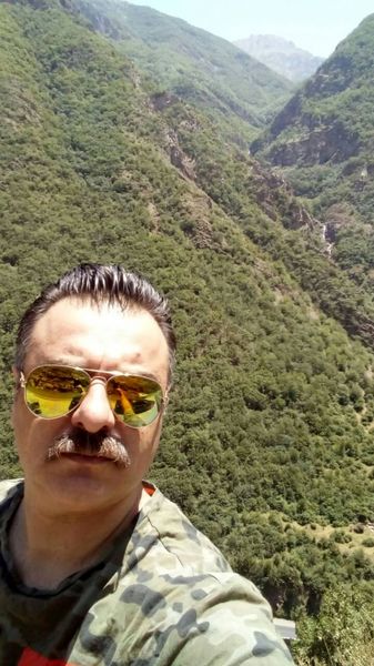 طبیعت گردی آقای بازیگر + عکس