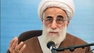 آیت‌الله جنتی بر سر مزار آیت‌الله مصباح