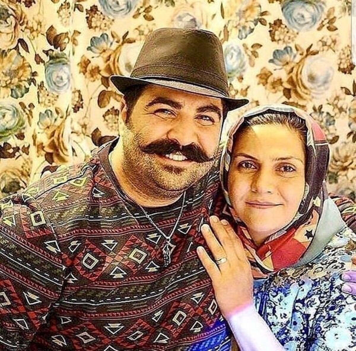 آقای سیبیل مشهور در کنار مادرش + عکس
