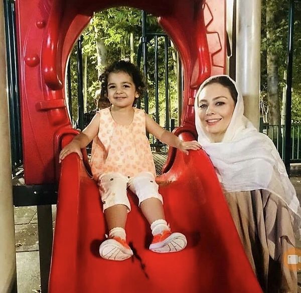 یکتا ناصر و ‌دخترش در یک‌پارک + عکس