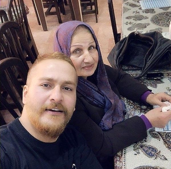 میلاد کی مرام در کنار مادرش + عکس